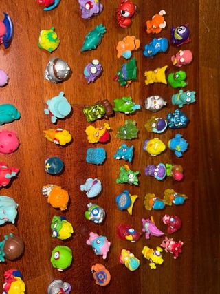 Lote de 52 figuras superthings y dos coches 