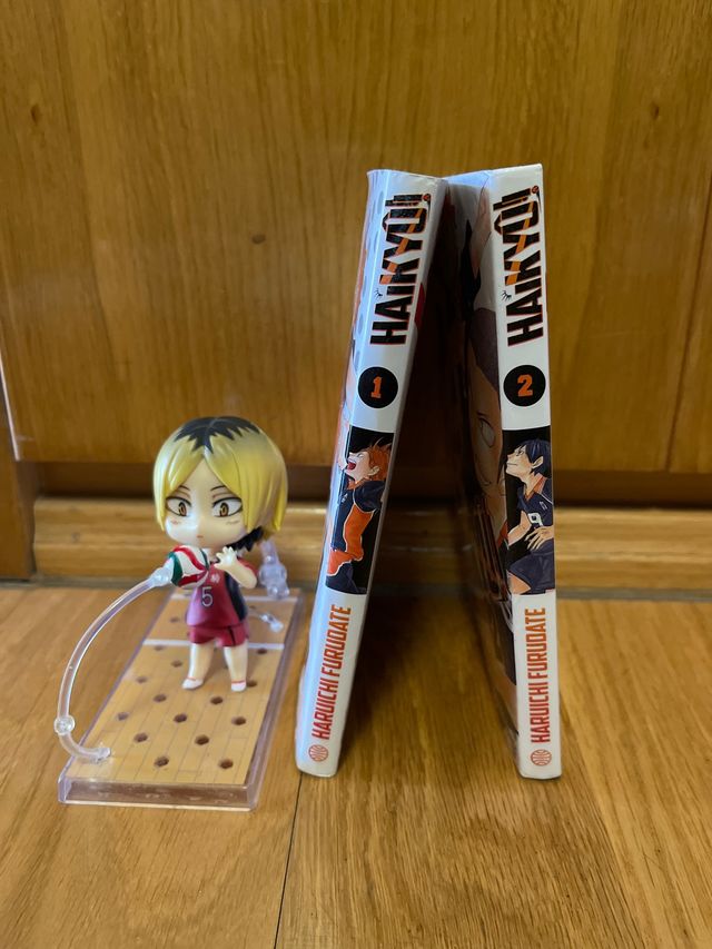 vol 1-2 + figura manga Haikyu . impecables