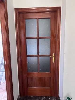 Puerta de madera interior