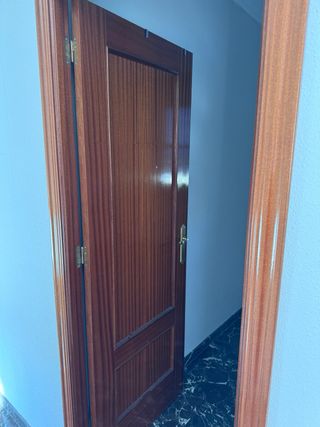 Puerta de madera interior