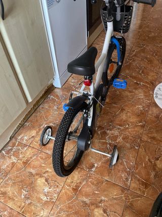 Bicicleta infantil B'Twin con ruedines o sin ellos