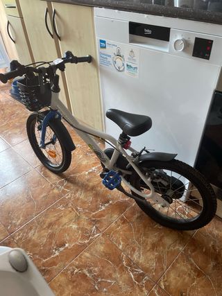 Bicicleta infantil B'Twin con ruedines o sin ellos