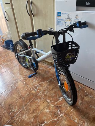 Bicicleta infantil B'Twin con ruedines o sin ellos
