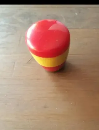 Pomo de cambio rojo y amarillo
