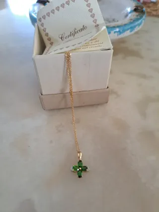Collar con colgante de diopside y diamantes/ oro 