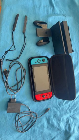 Nintendo Switch blu e rosso