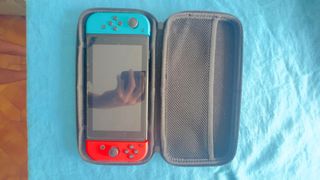 Nintendo Switch blu e rosso