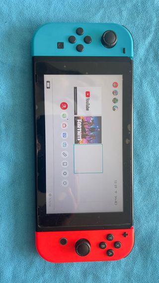 Nintendo Switch blu e rosso