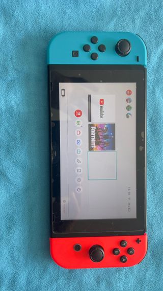 Nintendo Switch blu e rosso