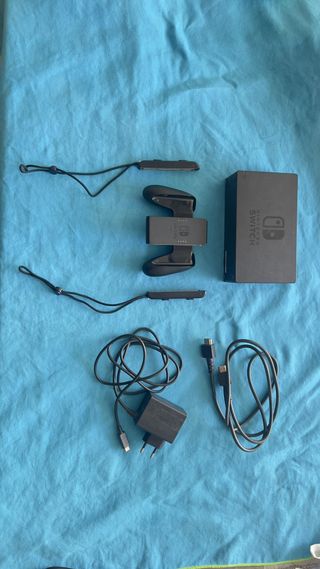 Nintendo Switch blu e rosso