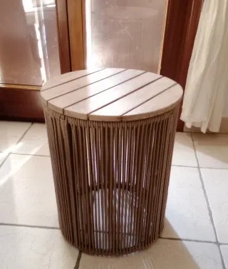 Mesa auxiliar madera y cuerda