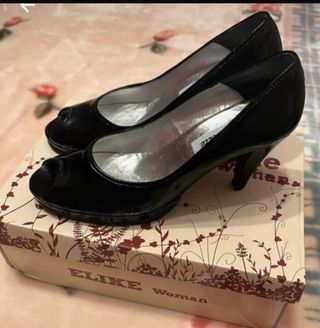 Zapatos de tacón negros marca Milanette