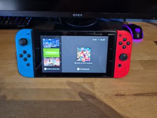 Nintendo Switch blu e rosso