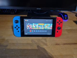 Nintendo Switch blu e rosso