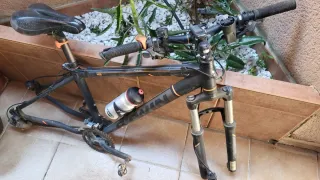 Bicicleta MTB Negra.