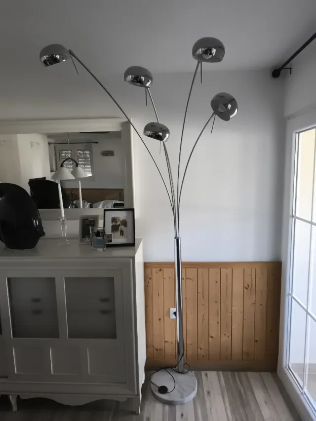 VENTA EN PERSONA Lámpara de pie moderna plateada