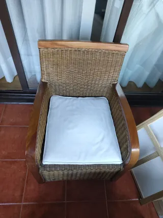 Sedia da giardino in rattan e legno
