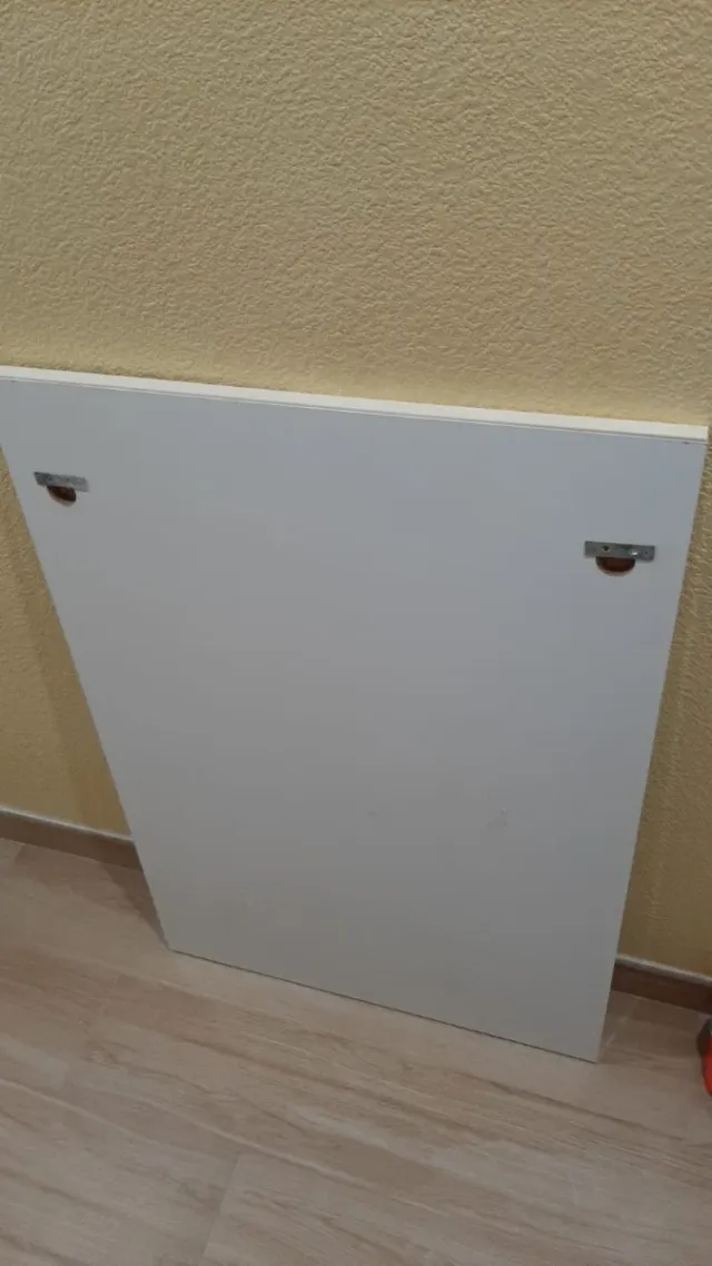 Mueble de baño con lavabo y espejo