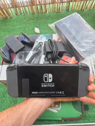 Nintendo Switch grigio e nero