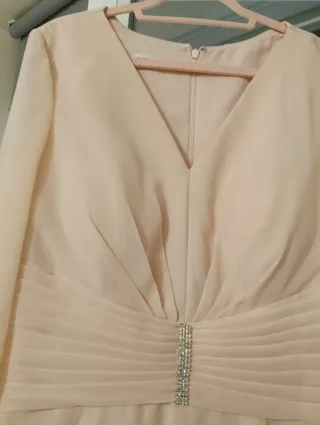 Vestido de fiesta rosa palo con pedrería