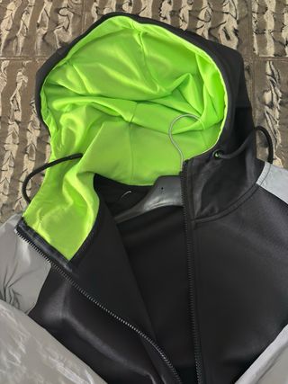 Chaqueta deportiva brillante