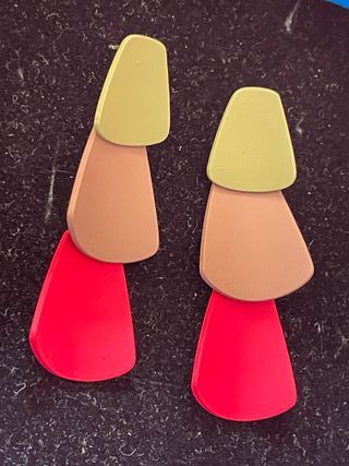 Pendientes largos verde, rojo y marrón