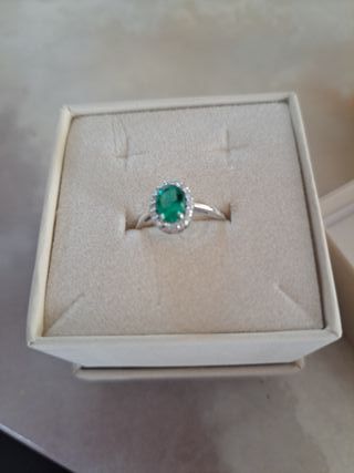 Anillo Esmeralda con Diamantes/ oro 18k