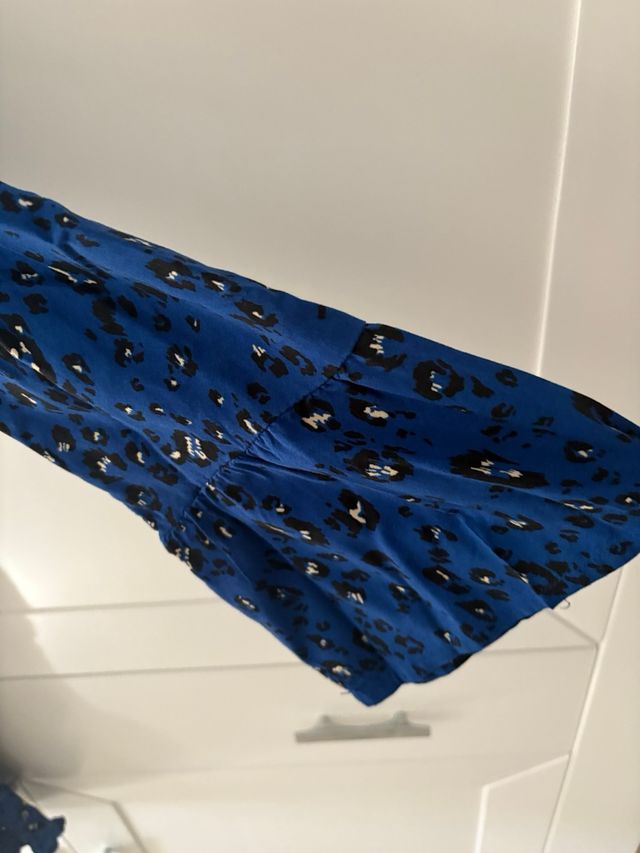 Vestido estampado azul y negro