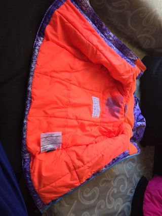 Chaqueta lila estampada para niña