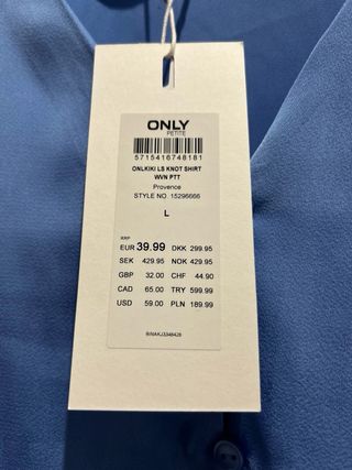 Blusa ONLY azul satinada con nudo