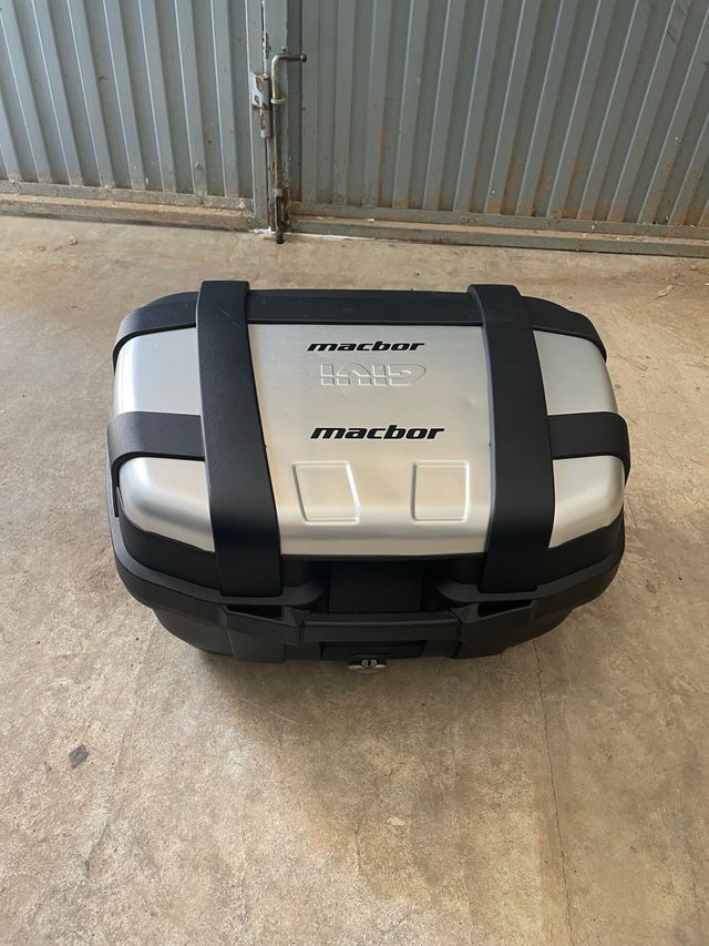 Baúl Givi Trekker 52L