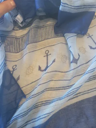 Pañuelo marinero azul y beige con anclas