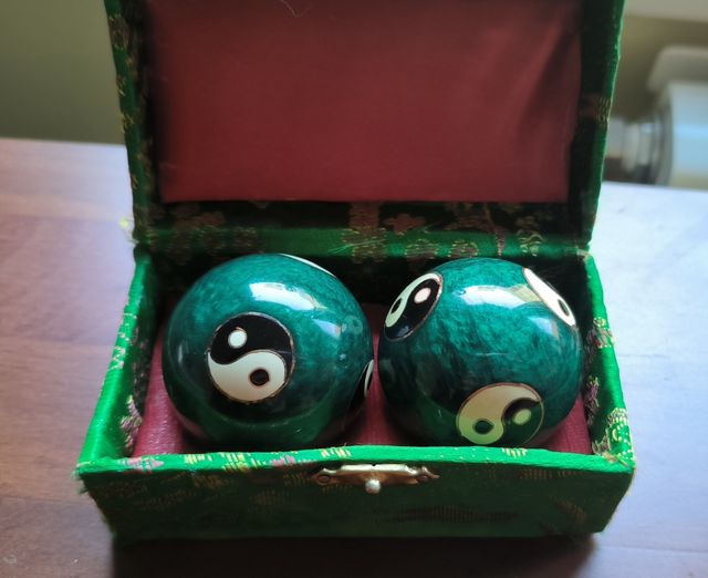 Bolas chinas Yin Yang en caja
