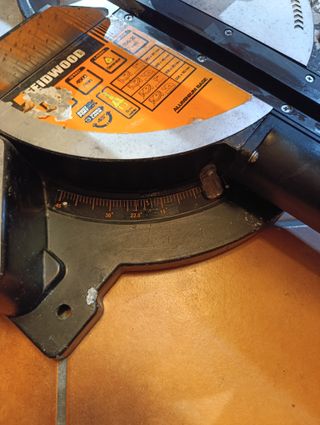 Sierra Ingletadora Multifunción Feidwood F255B2LA