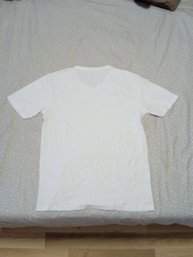 Camiseta blanca sin usar