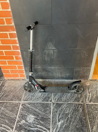 Patinete negro plegable