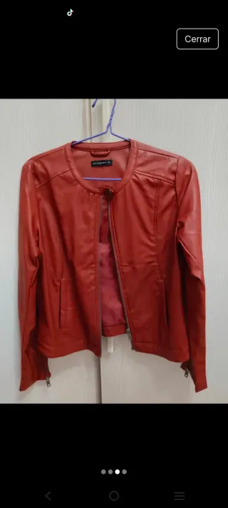 Chaqueta de cuero roja