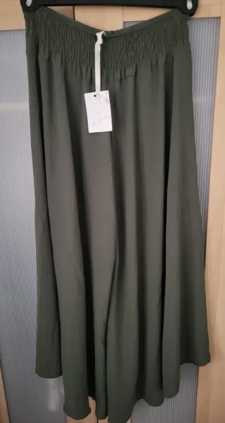 Pantalones anchos casuales verde oliva