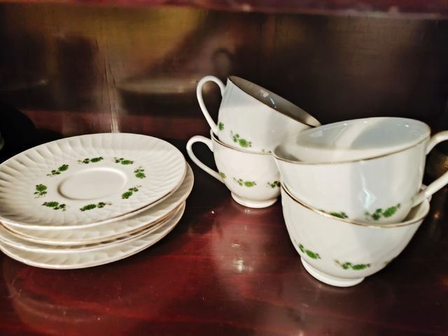 Tetera cerámica verde y blanca