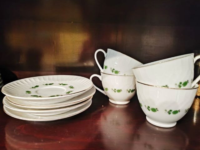 Tetera cerámica verde y blanca