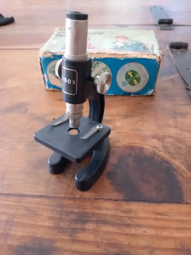 Microscopio Junior de Juguete con Caja