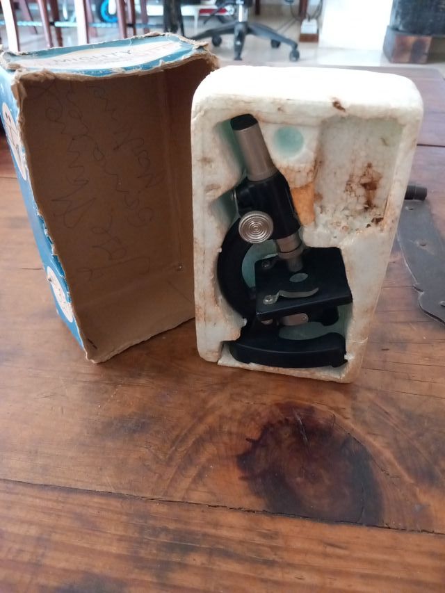 Microscopio Junior de Juguete con Caja