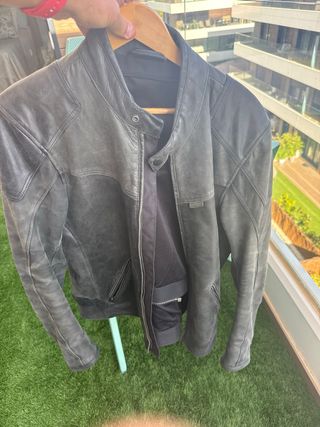 Chaqueta Revitt de cuero Hombre Moto. Talle 54