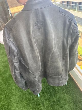 Chaqueta Revitt de cuero Hombre Moto. Talle 54