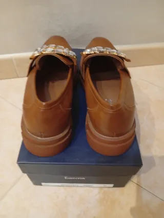 Scarpe marroni con fibbia gioiello