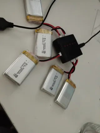 Batteria e caricabatterie al litio per droni 
