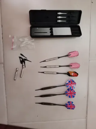 6 dardos y puntas
