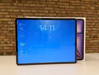 Apple iPad Air (M2) 128GB + Funda Teclado 