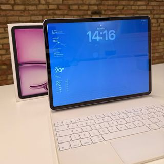 Apple iPad Air (M2) 128GB + Funda Teclado 