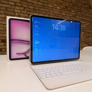 Apple iPad Air (M2) 128GB + Funda Teclado 